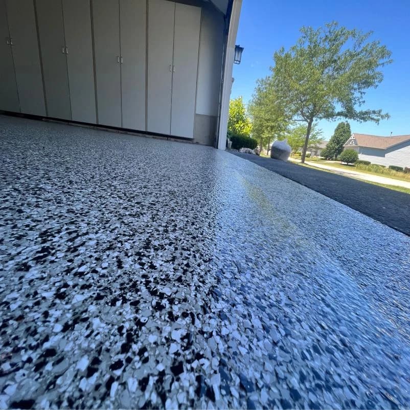 Garage floor with a blue and black flake concrete coating
